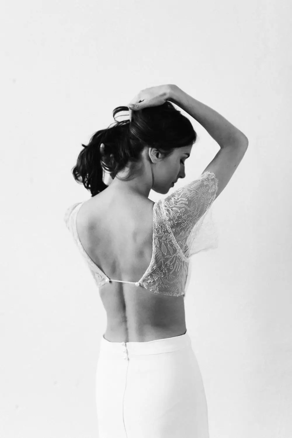 Photo noir et blanc de robe de mariée KANDISNKY collection 2018