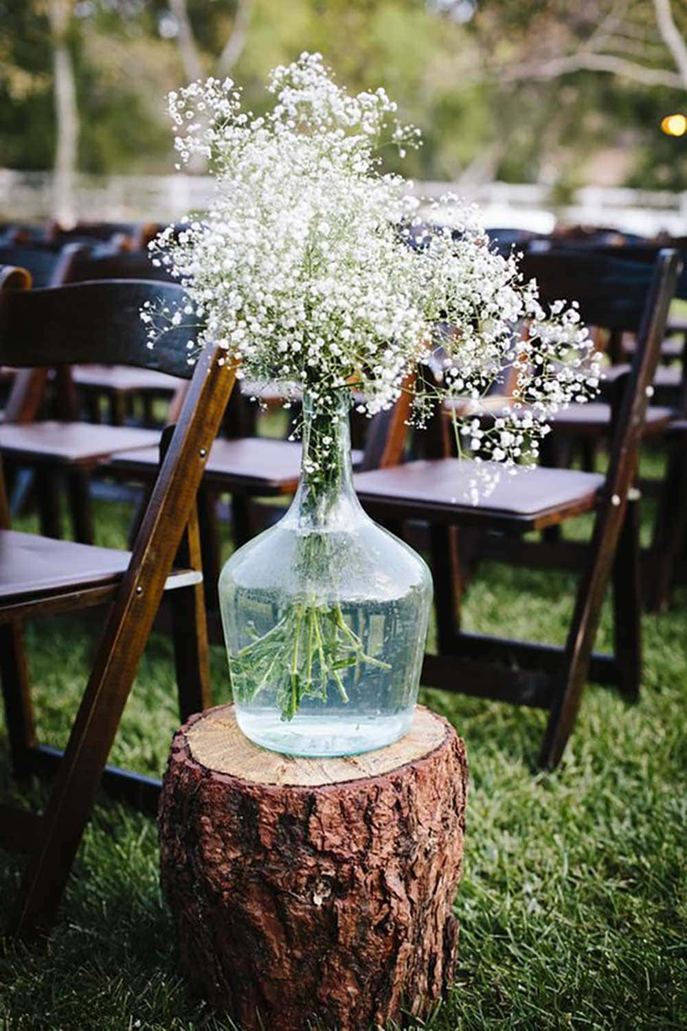 Beau bouquet de gypsofil blanc dans jarre verre avec eau - Decorazine.fr